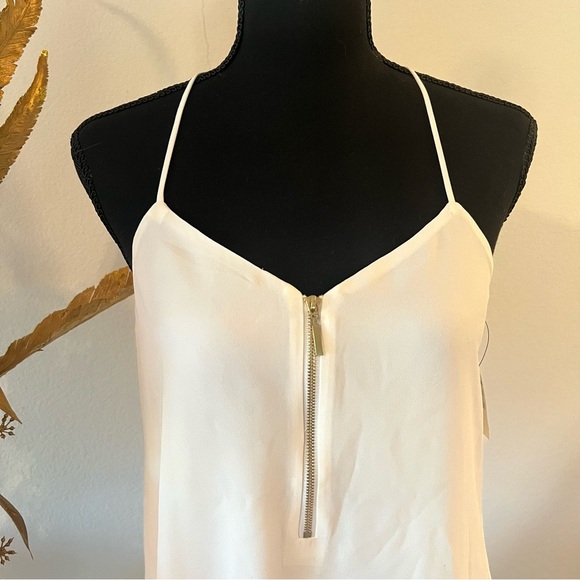 Express NWT Sleeveless Ivory Blouse with Gold Zipper - Picture 2 of 12